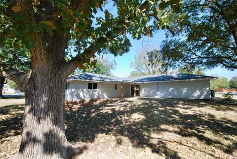 A home in Flatonia