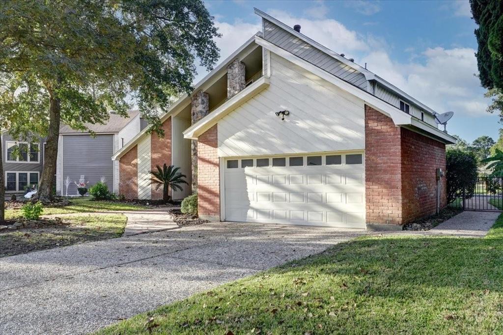 8407 Rebawood Drive, Humble, Texas image 3