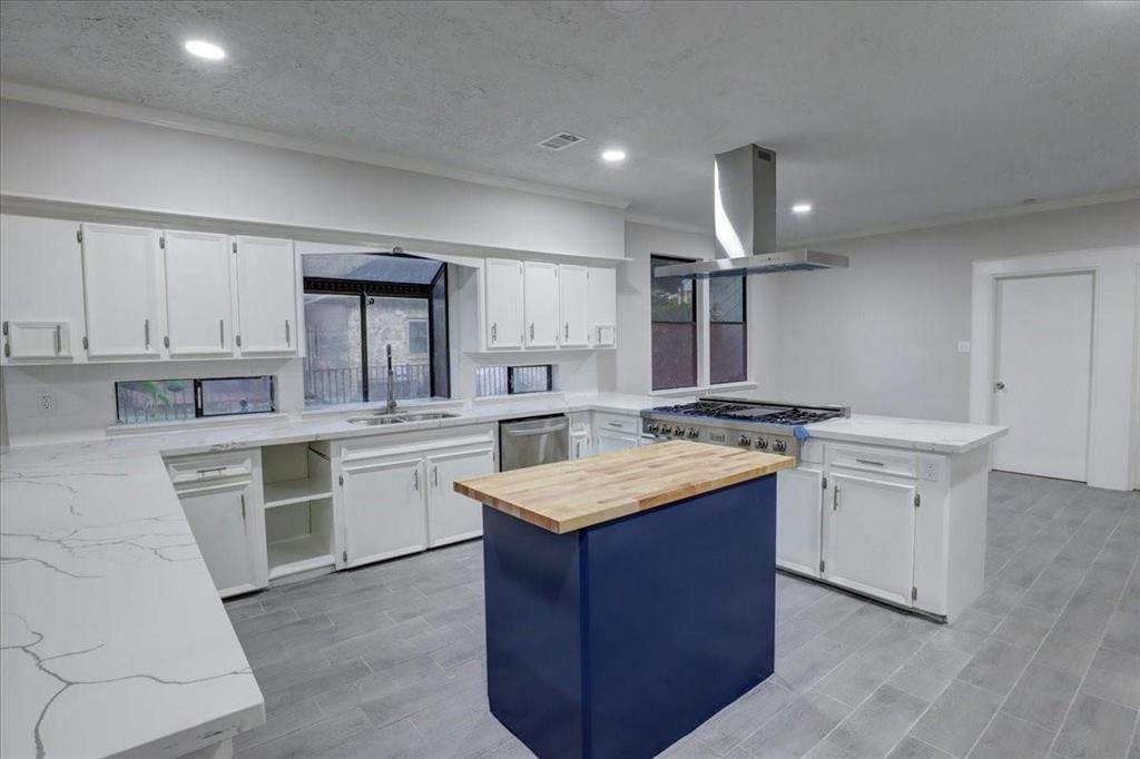 8407 Rebawood Drive, Humble, Texas image 18