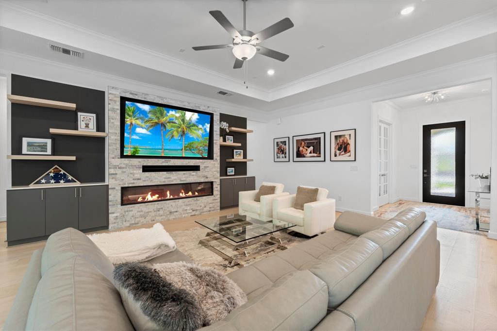 413 New Forest Lane, The Woodlands, Texas image 8