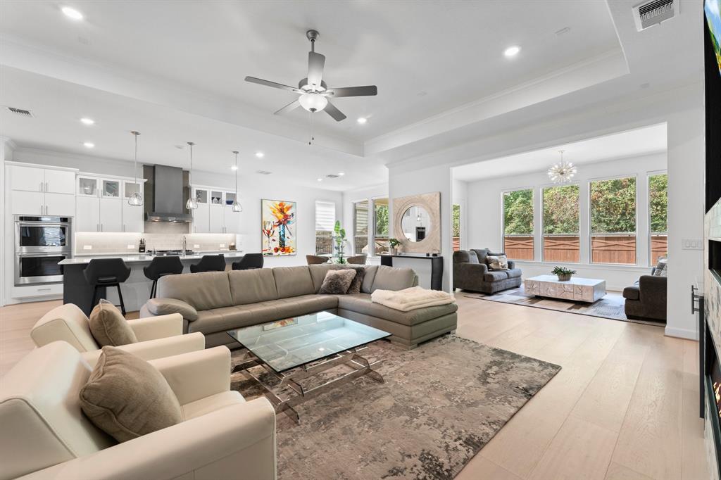 413 New Forest Lane, The Woodlands, Texas image 6