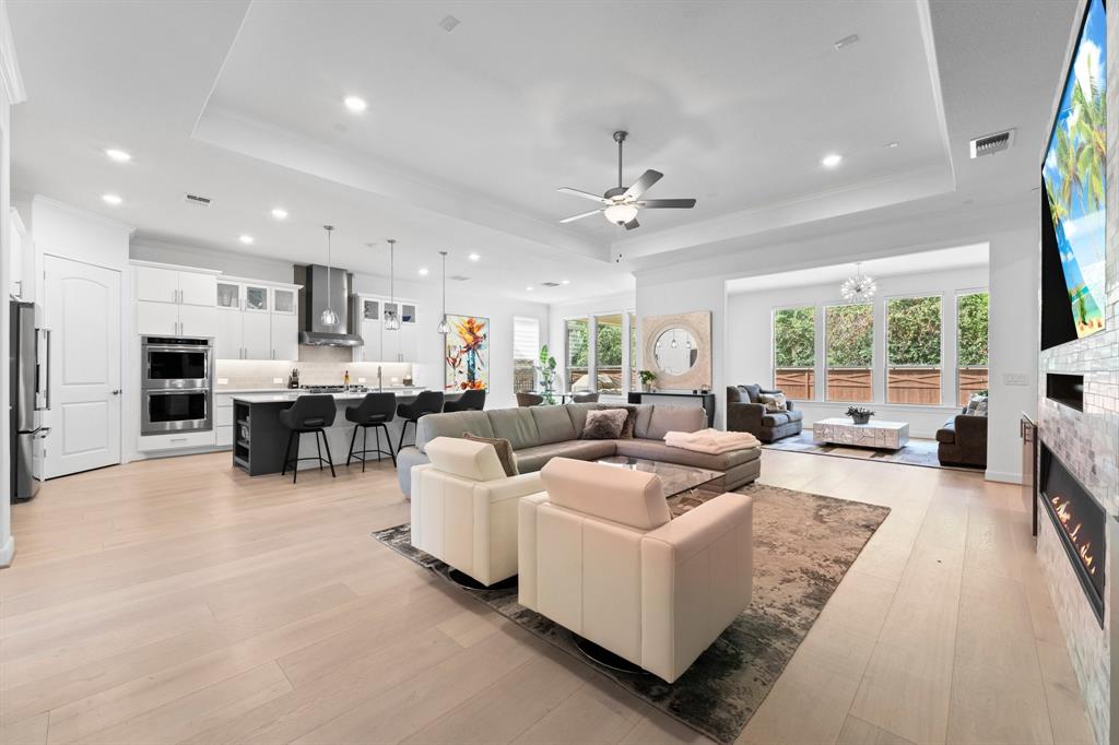 413 New Forest Lane, The Woodlands, Texas image 10