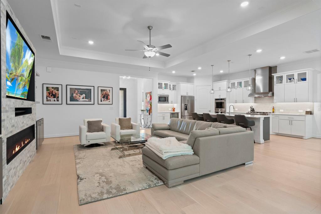 413 New Forest Lane, The Woodlands, Texas image 11