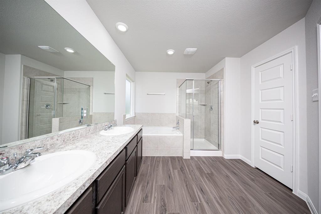 16921 Hazelnut Drive, Conroe, Texas image 10