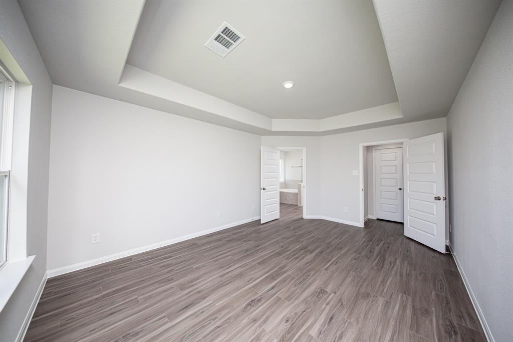 16921 Hazelnut Drive, Conroe, Texas image 9