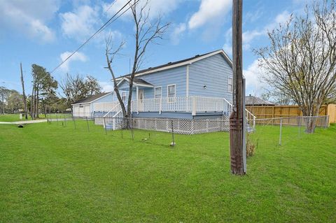 A home in San Leon