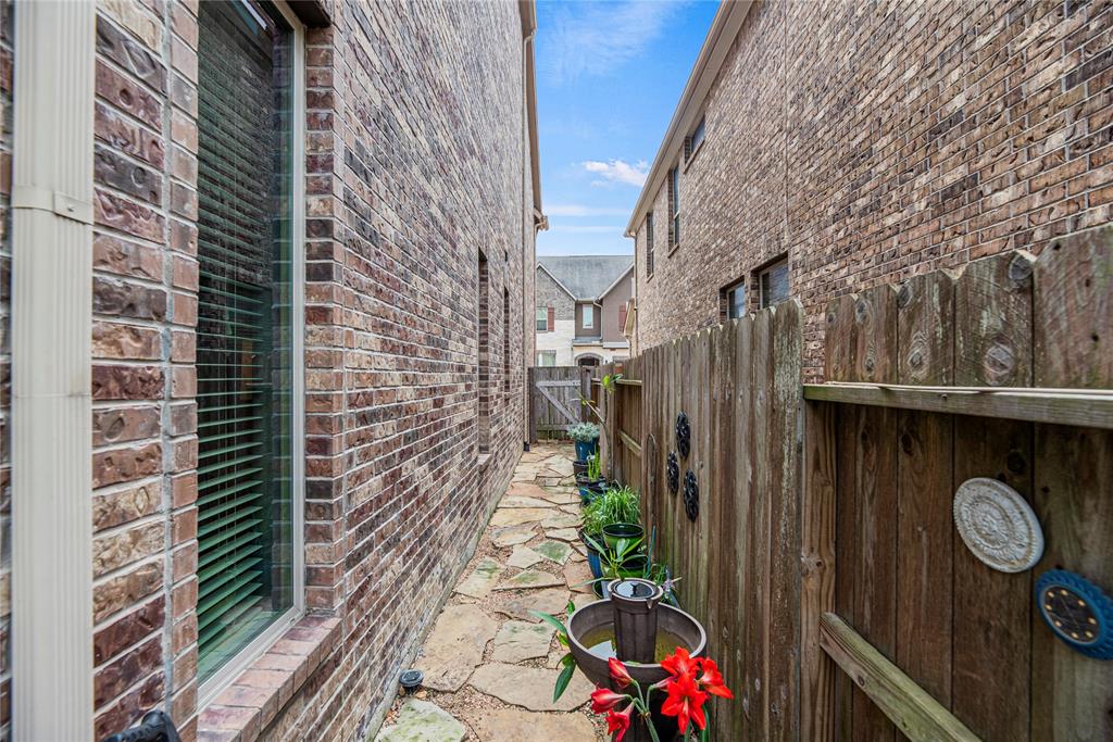 18318 Marks Edge Drive, Houston, Texas image 37