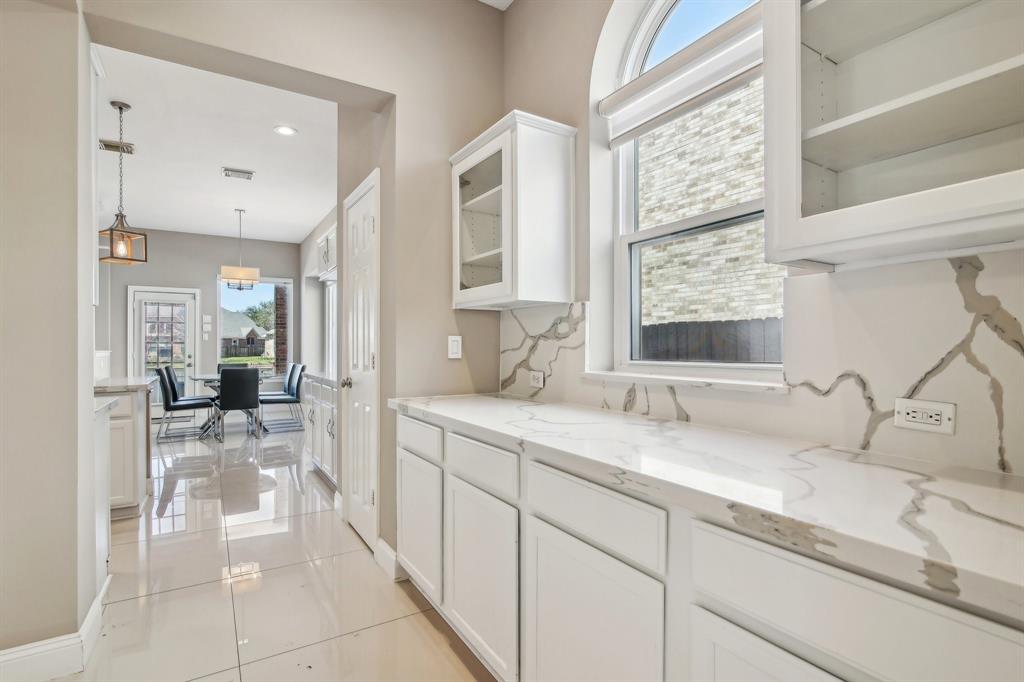 10011 Lakeside Gables Drive, Houston, Texas image 14