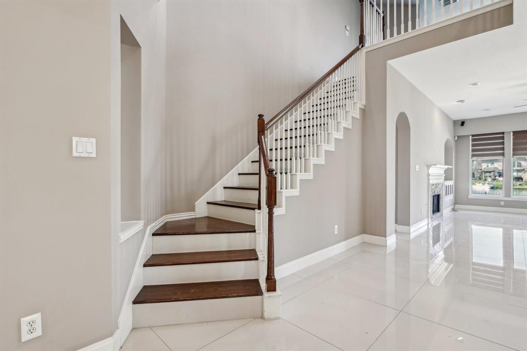10011 Lakeside Gables Drive, Houston, Texas image 7