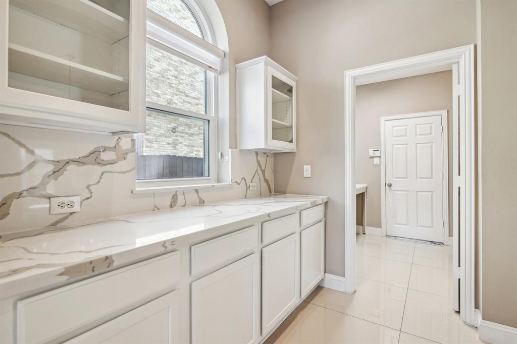 10011 Lakeside Gables Drive, Houston, Texas image 15