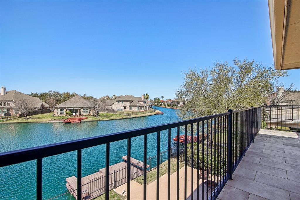 10011 Lakeside Gables Drive, Houston, Texas image 38