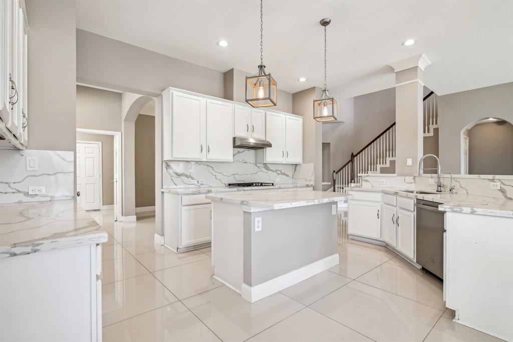 10011 Lakeside Gables Drive, Houston, Texas image 18