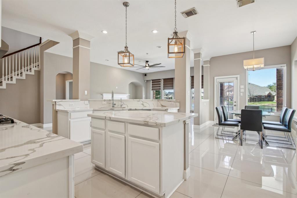 10011 Lakeside Gables Drive, Houston, Texas image 16
