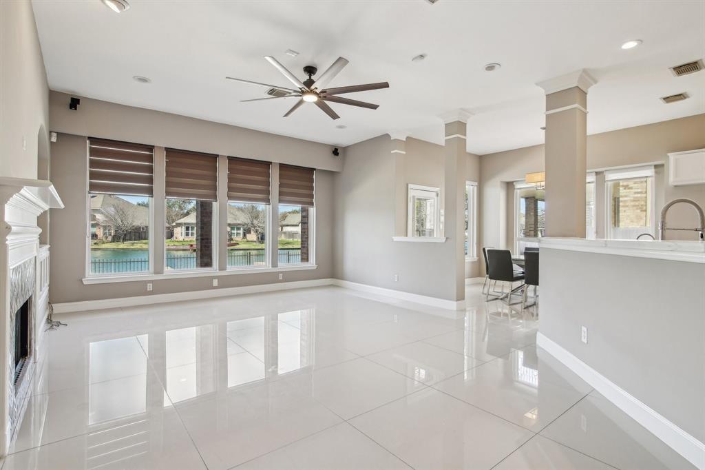 10011 Lakeside Gables Drive, Houston, Texas image 10