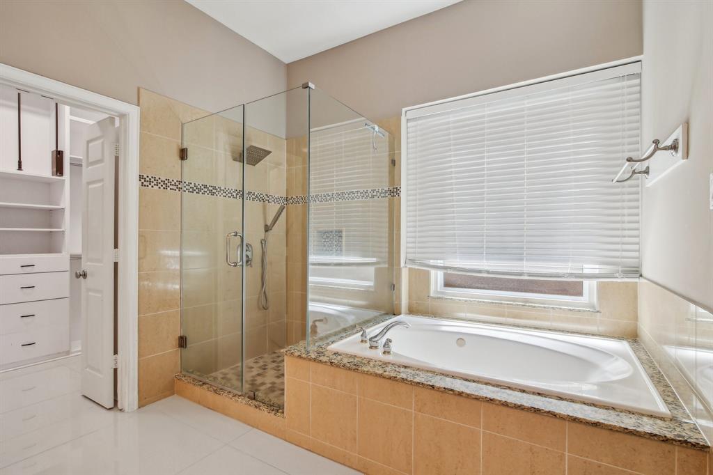 10011 Lakeside Gables Drive, Houston, Texas image 33