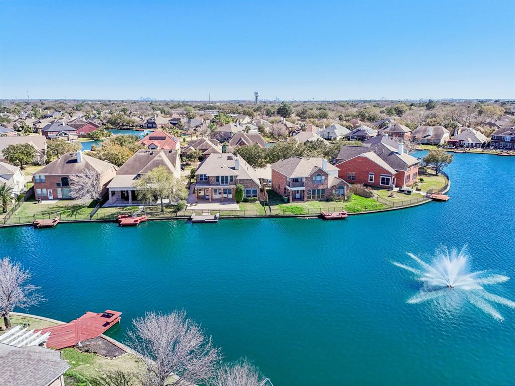 10011 Lakeside Gables Drive, Houston, Texas image 2