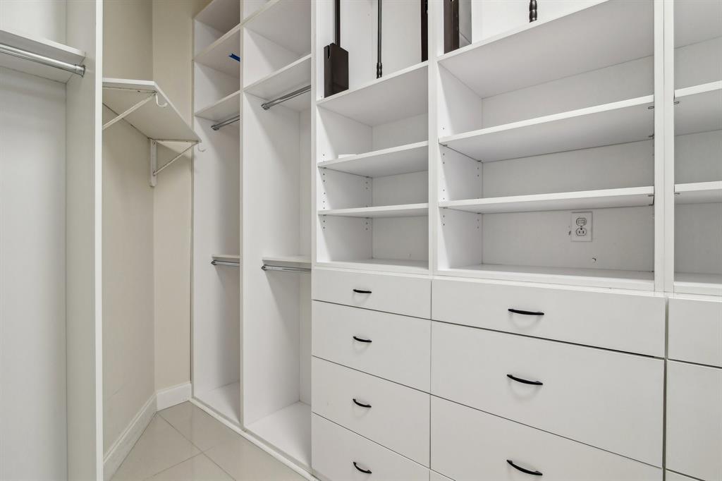 10011 Lakeside Gables Drive, Houston, Texas image 34