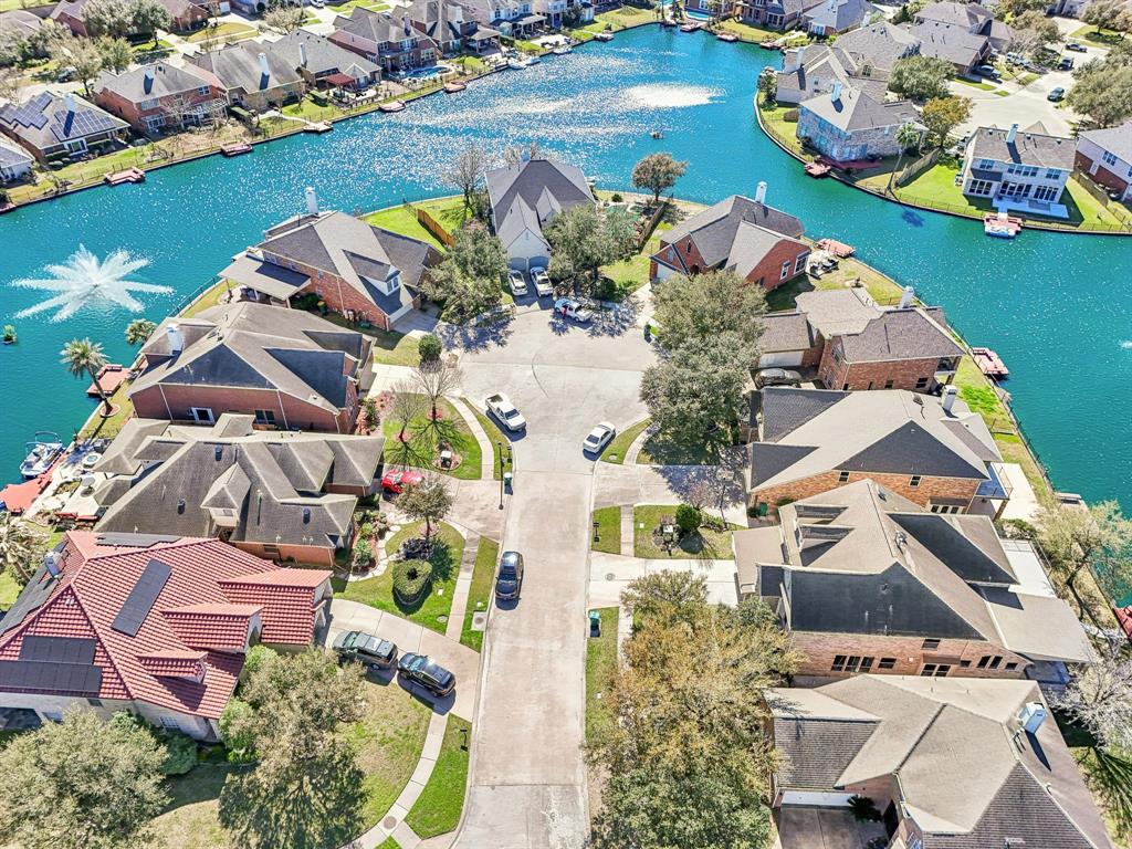 10011 Lakeside Gables Drive, Houston, Texas image 1