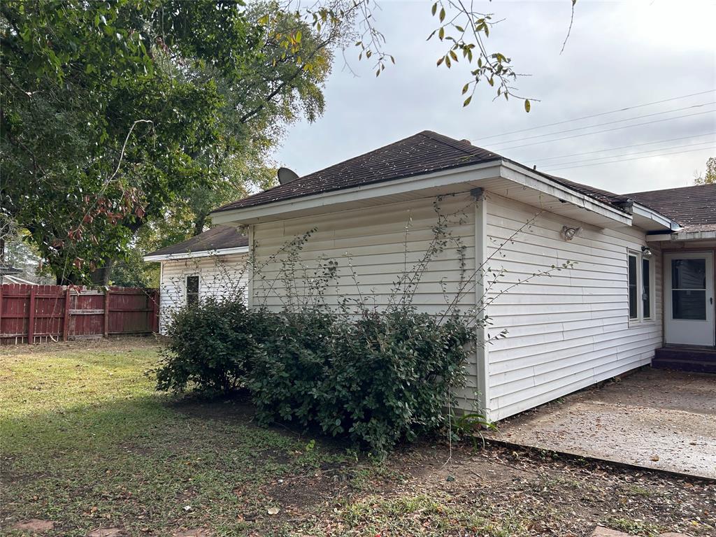 1030 S Cass, Centerville, Texas image 35