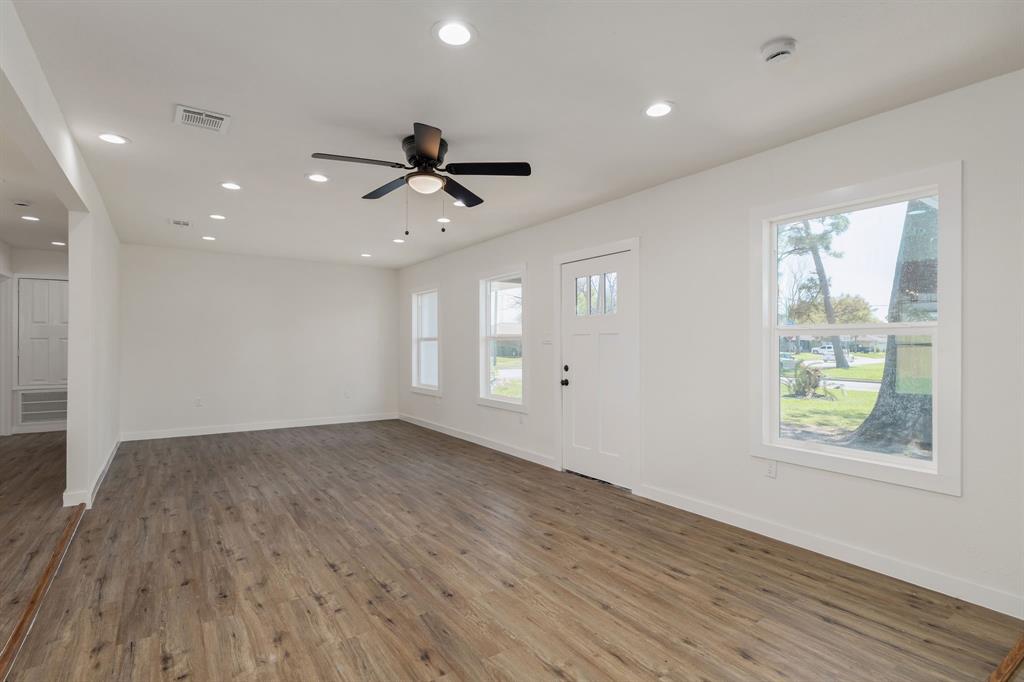 100 Harvey Avenue, Baytown, Texas image 13