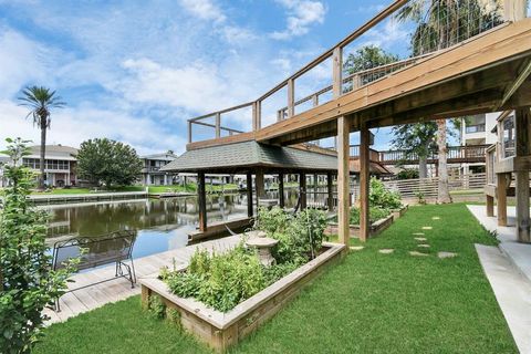 A home in Bayou Vista