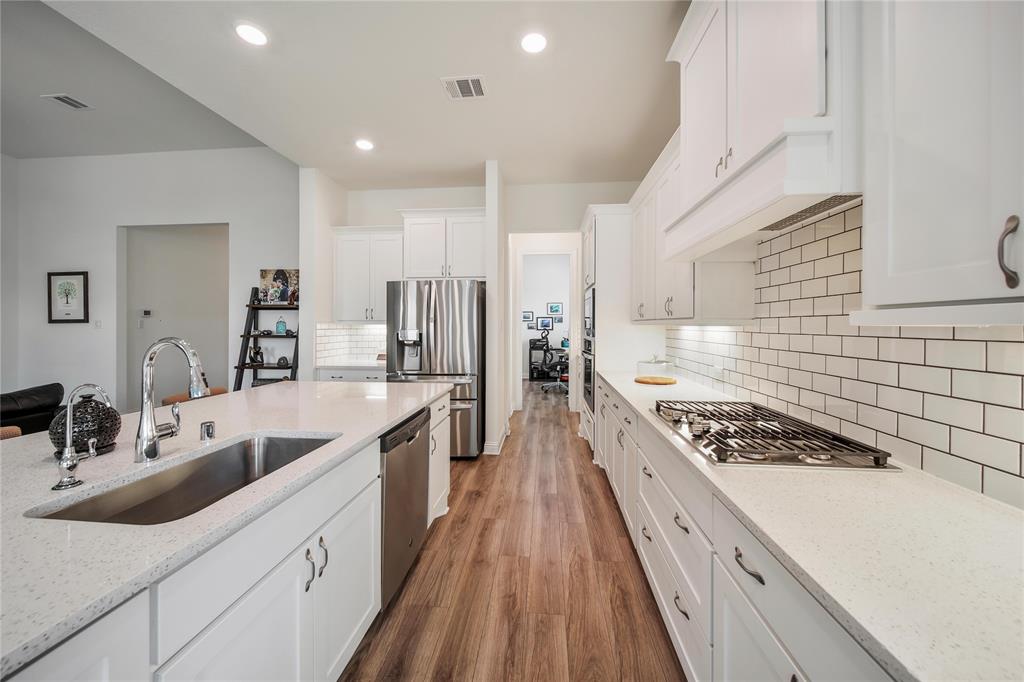 7318 Shepherds Glen Lane, Spring, Texas image 9