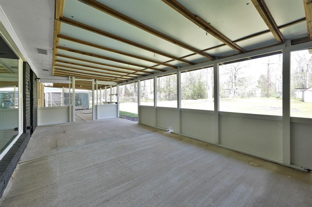 18131 Whispering Pines Drive, Conroe, Texas image 31