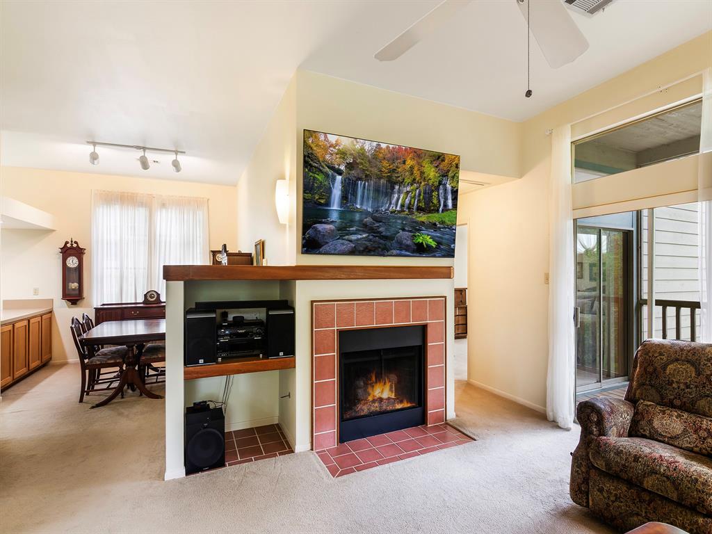 106 E Trace Creek Drive, The Woodlands, Texas image 6