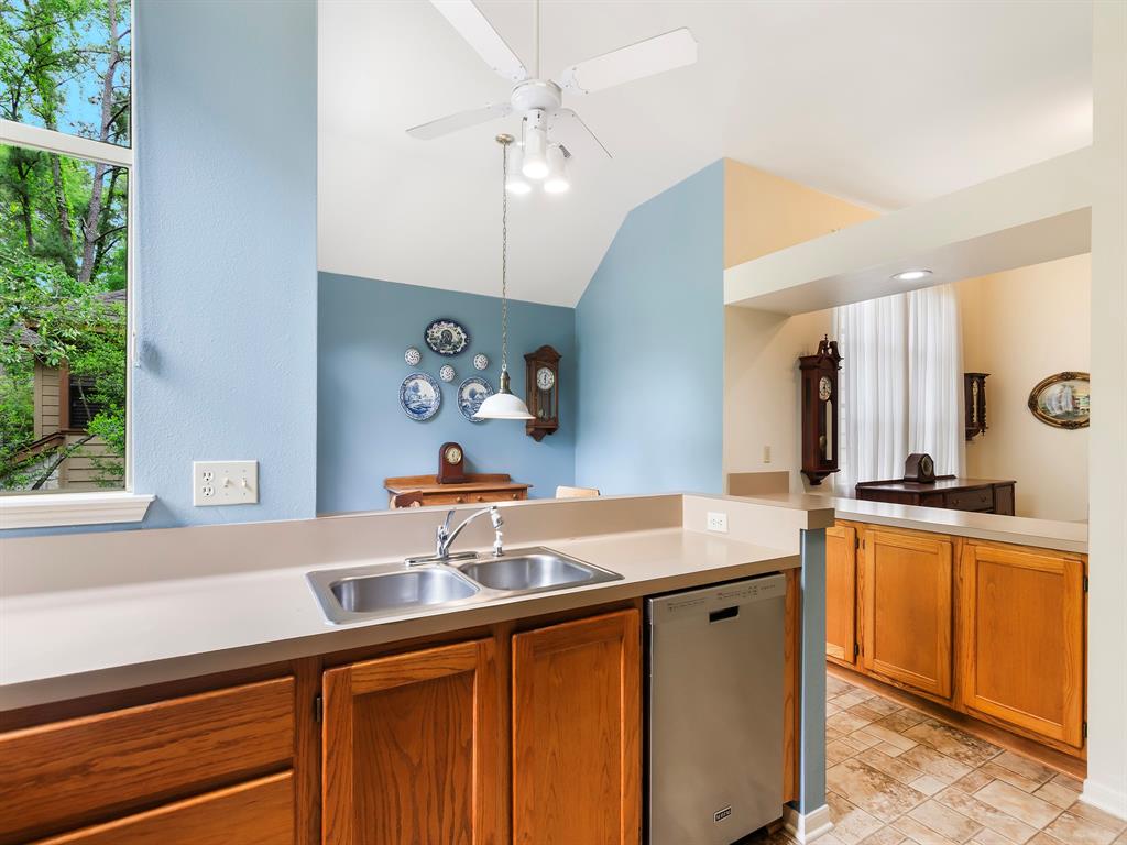 106 E Trace Creek Drive, The Woodlands, Texas image 11