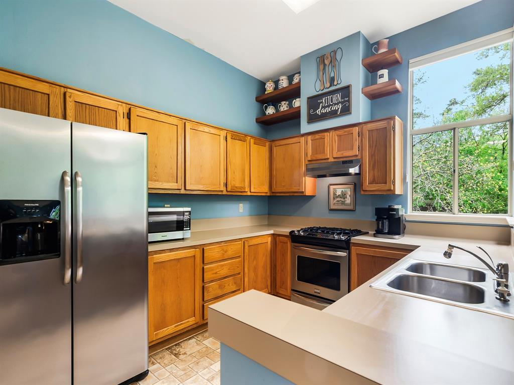 106 E Trace Creek Drive, The Woodlands, Texas image 15