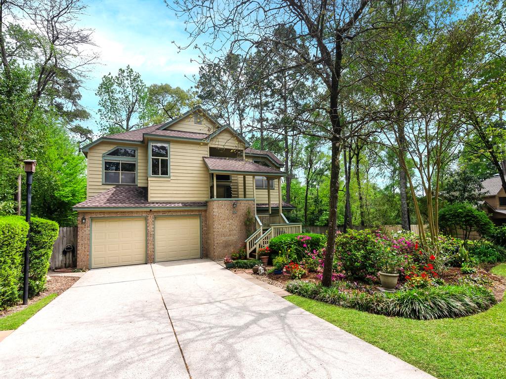 106 E Trace Creek Drive, The Woodlands, Texas image 1