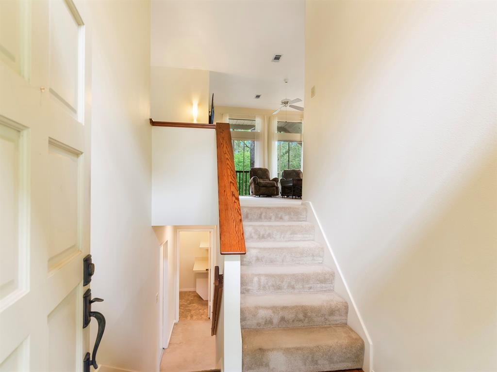 106 E Trace Creek Drive, The Woodlands, Texas image 3