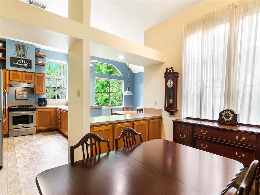 106 E Trace Creek Drive, The Woodlands, Texas image 9