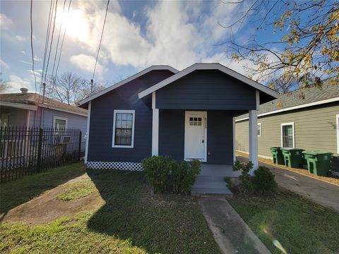 Single Family Residence in Houston TX 5316 Bell Street 24.jpg