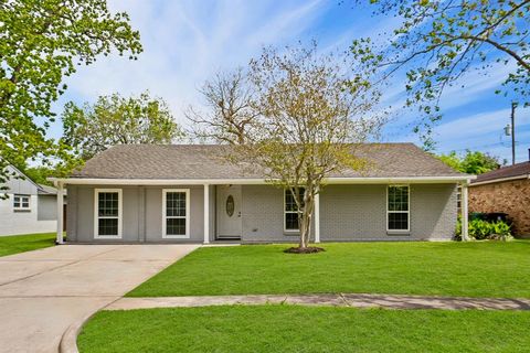 Single Family Residence in Houston TX 12329 Ashcroft Drive.jpg