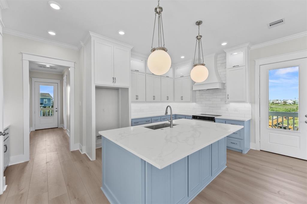 4010 Miramar Court, Galveston, Texas image 3