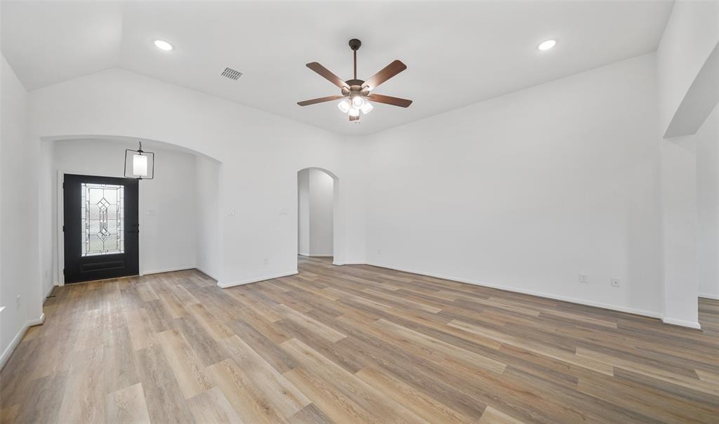3602 Cardinal Pointe Drive, Angleton, Texas image 4