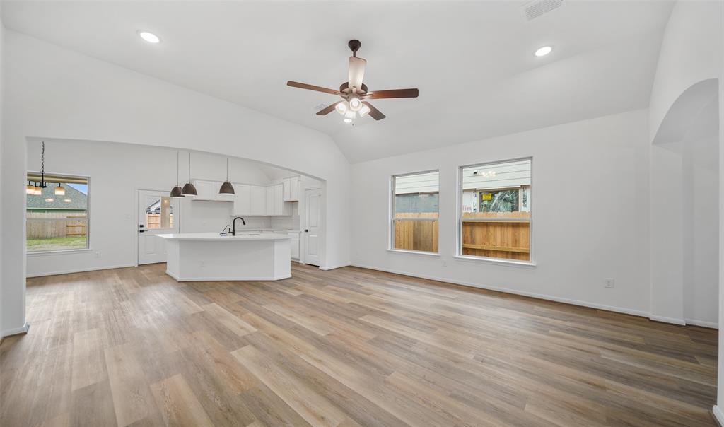 3602 Cardinal Pointe Drive, Angleton, Texas image 6