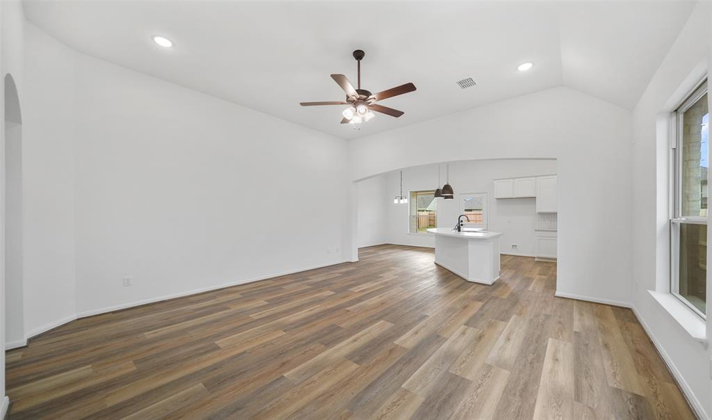 3602 Cardinal Pointe Drive, Angleton, Texas image 5