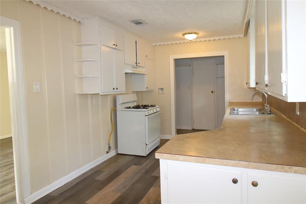 916 Cedar Bayou Road, Baytown, Texas image 5