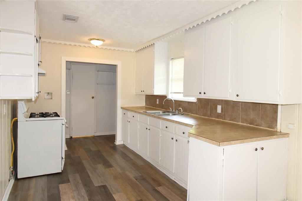 916 Cedar Bayou Road, Baytown, Texas image 6