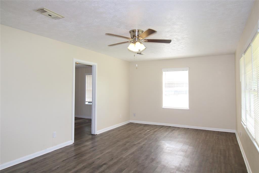 916 Cedar Bayou Road, Baytown, Texas image 4