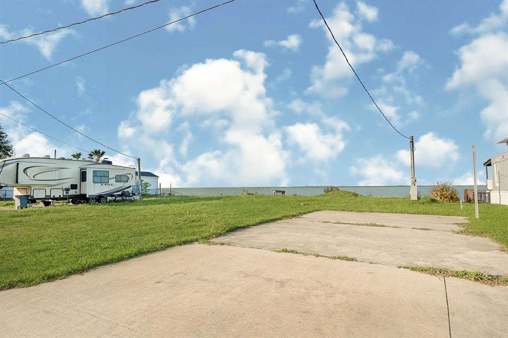 2514 A Bay Oaks Harbor Drive, Baytown, Texas image 4