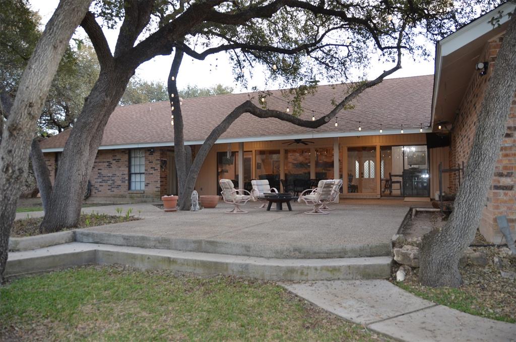 8 W Tanglewood Drive, Uvalde, Texas image 32