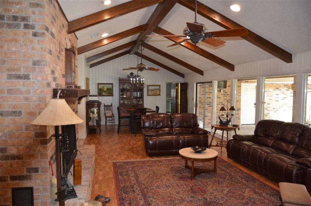 8 W Tanglewood Drive, Uvalde, Texas image 11