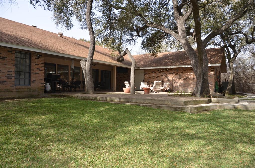 8 W Tanglewood Drive, Uvalde, Texas image 37
