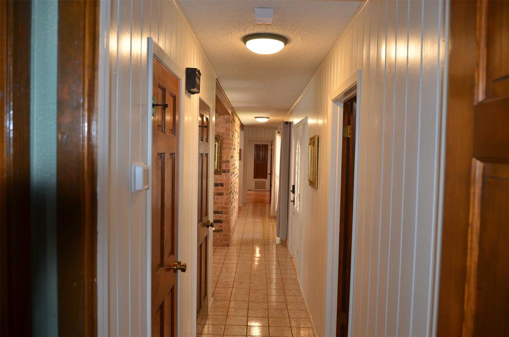 8 W Tanglewood Drive, Uvalde, Texas image 12
