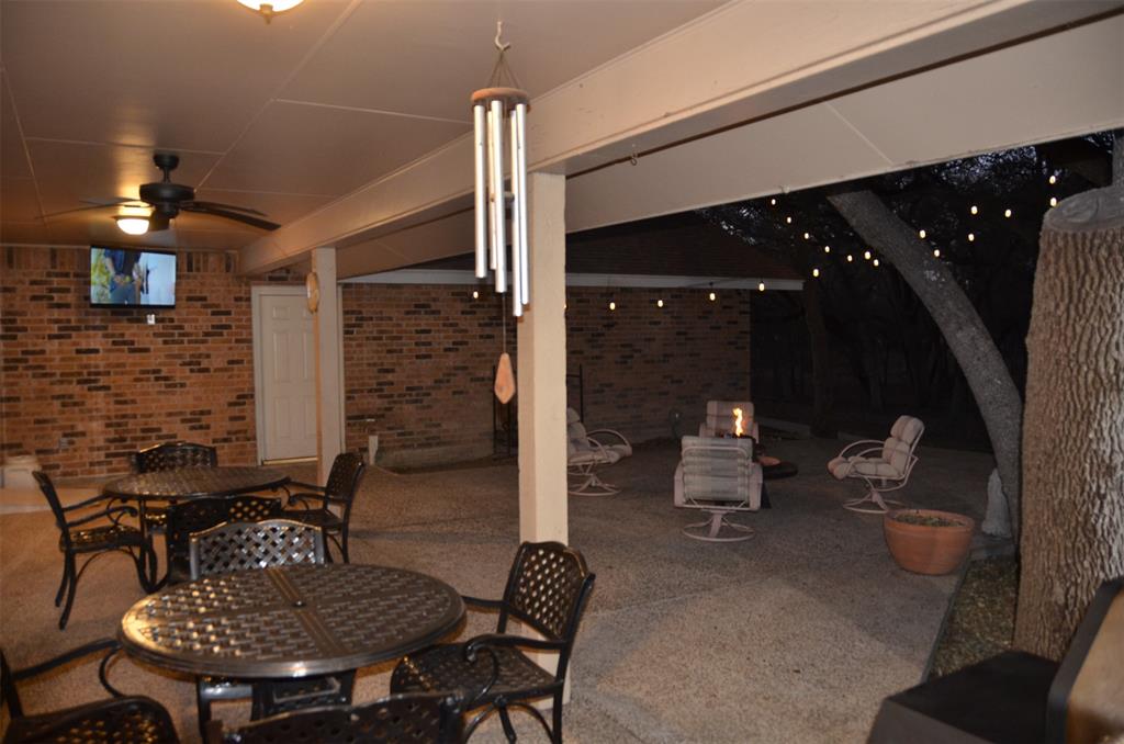 8 W Tanglewood Drive, Uvalde, Texas image 41