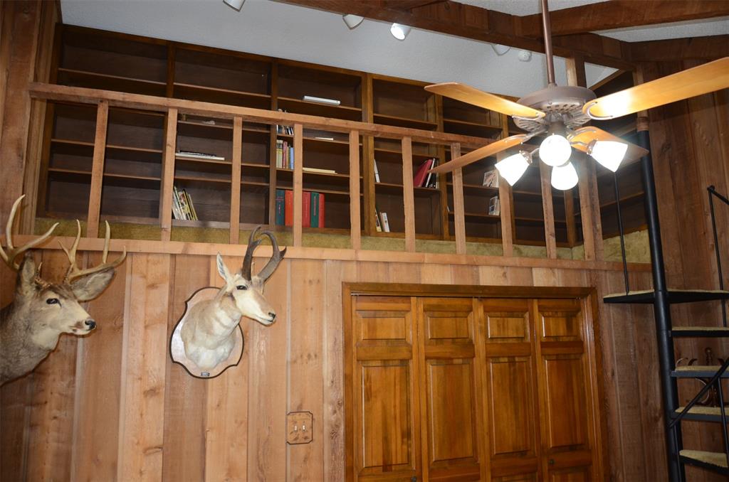 8 W Tanglewood Drive, Uvalde, Texas image 21
