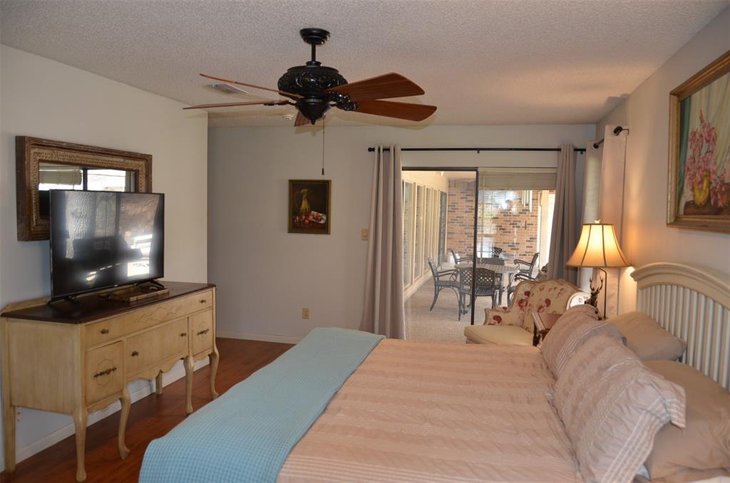 8 W Tanglewood Drive, Uvalde, Texas image 14